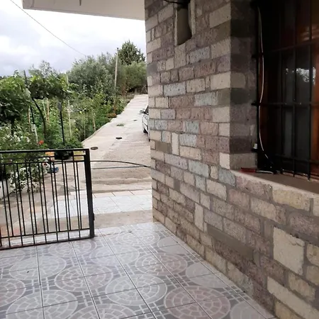 Apartment Garufalia *