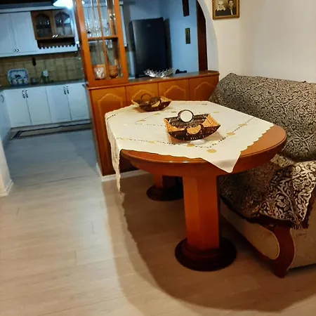 Apartment Garufalia *